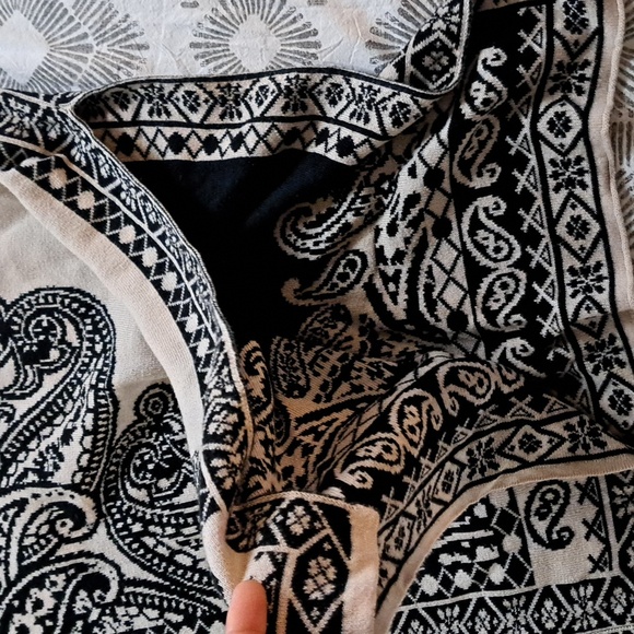 Flying Tomato Sweater Poncho Coverup Black And Tan SzM/L - Picture 7 of 13